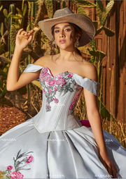 Vestido Gris XV Tipo Mexicano , Charro , Vaquero. Nueva Coleccion 2025